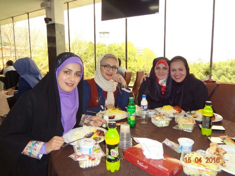 آداب معاشرت  در میز غذا